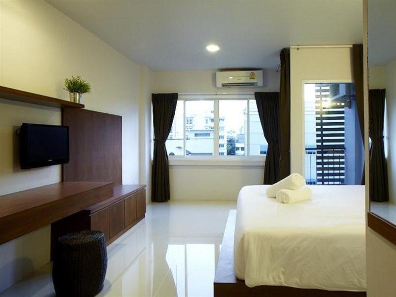 Loft 77 Hotell Bangkok Exteriör bild