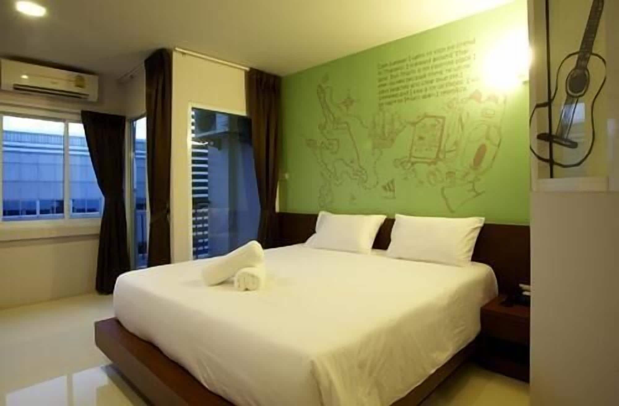 Loft 77 Hotell Bangkok Exteriör bild