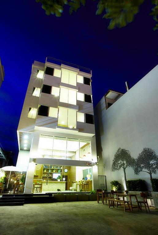 Loft 77 Hotell Bangkok Exteriör bild