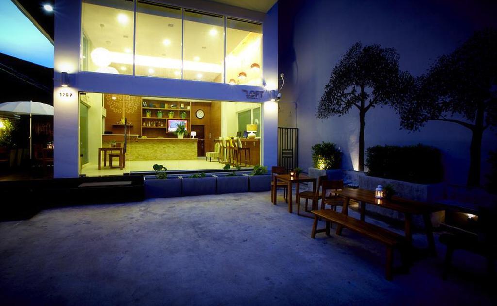 Loft 77 Hotell Bangkok Exteriör bild