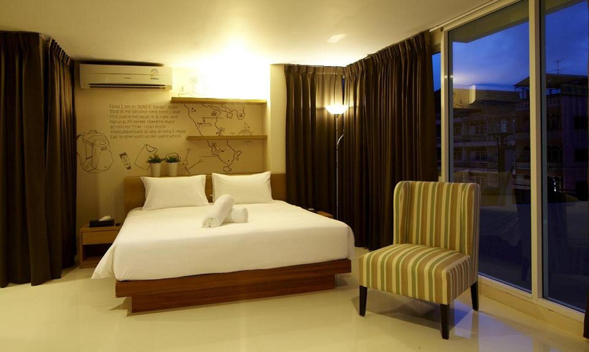 Loft 77 Hotell Bangkok Exteriör bild
